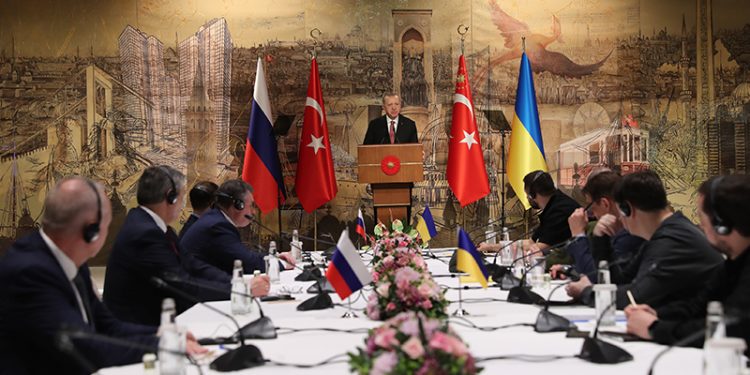 نفوذ تركيا في الأزمة الأوكرانية-الروسية يزيد من تأييد حزب أردوغان