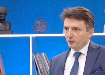 سياسي تركي: لم نبني مستقبلا للشباب يمنعهم من الرغبة في الهجرة