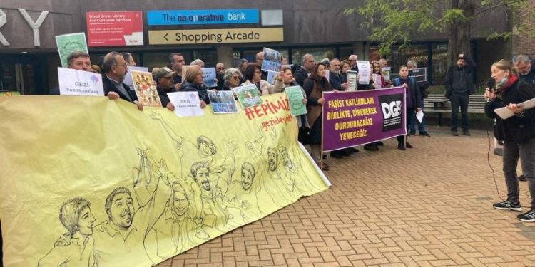 تظاهرة في لندن احتجاجًا على أحكام القضاء التركي ضد نشطاء حقوقيين