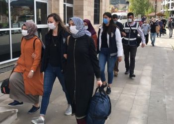 تركيا: قرار قضائي يقتضي الإفراج عن آلاف المعتقلين تعسفيًا