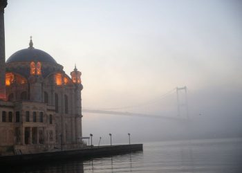 تعليق حركة السفن في مضيق البوسفور