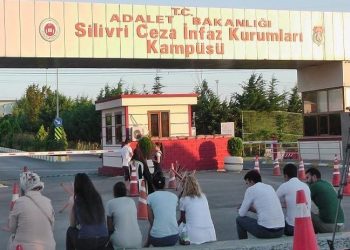 تركيا.. معتقلان في سجن سيليفري يعلنان الإضراب عن الطعام