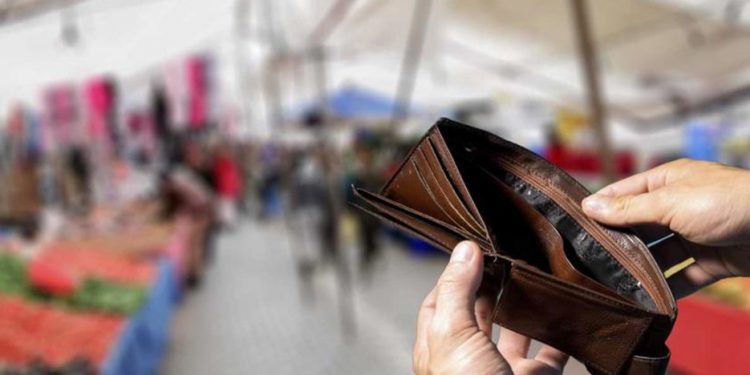 نصف الأتراك قللوا من وجباتهم الغذائية!