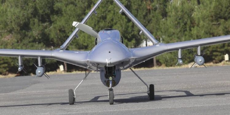 الإيكونوميست: تركيا تبيع الأسلحة لأوكرانيا وترحب برؤوس الأموال الروسية