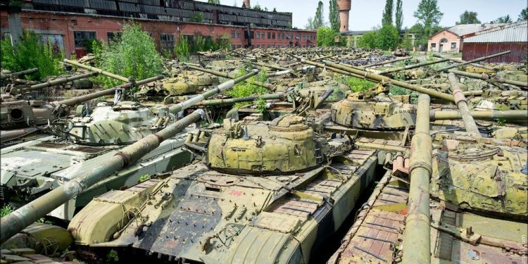 روسيا تعلن تدمير مصنع إصلاح الدبابات في كييف