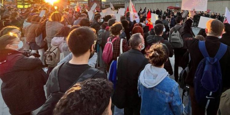 تركيا.. مسيرة في بورصة احتجاحًا على ارتفاع الأسعار