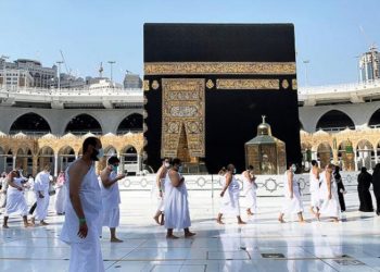 السعودية تسمح باستقبال الحجاج من الخارج وترفع العدد إلى مليون حاج