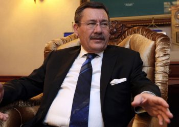 عمدة أنقرة السابق يحمل الحكومة مسؤولية ارتفاع الأسعار وخيانة أردوغان