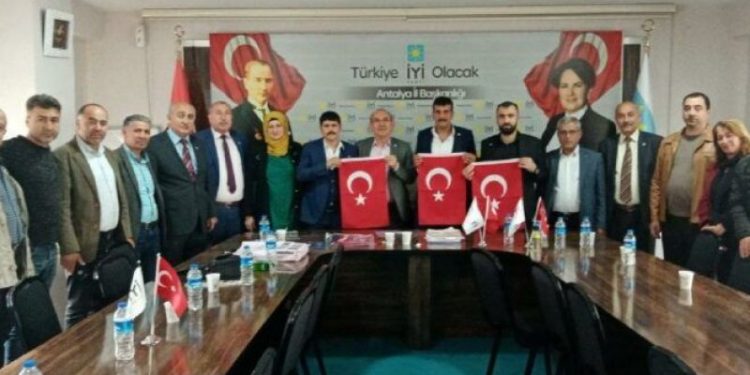 412 ينتقلون من حزب أردوغان إلى حزب ميرال أكشنار