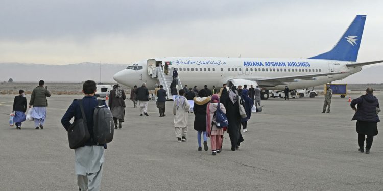 طالبان: المفاوضات مستمرّة مع قطر وتركيا لتشغيل مطار “كابول”