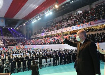 40 ألفًا غادروا حزب أردوغان خلال شهر واحد