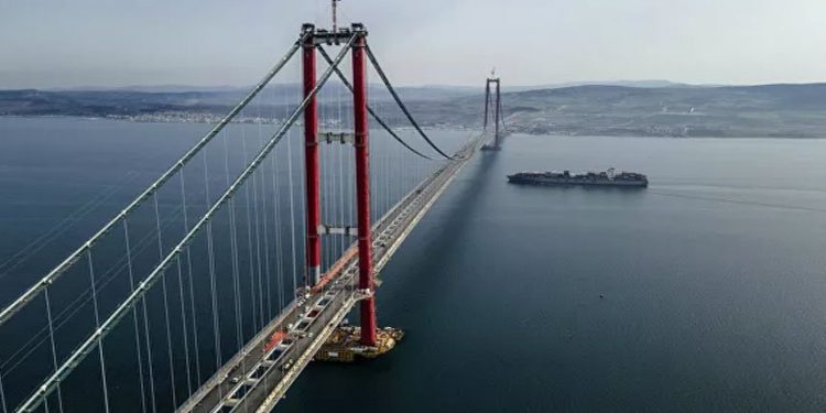 الأتراك يرفضون العبور من أطول جسر معلق في العالم