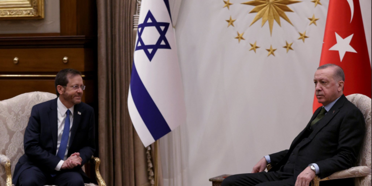 أردوغان يهنِّئ نظيره الإسرائيلي