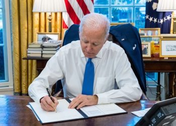 بايدن يوقع على صرف 40 مليار دولار مساعدة لصالح أوكرانيا