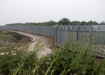 اليونان تعلن تمديد السياج الخرساني الفولاذي على الحدود مع تركيا