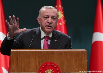 أردوغان يساوم دول الناتو: ارفعوا العقوبات عن تركيا أولا