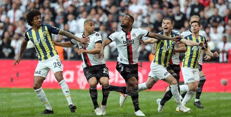 الجزائري رشيد غزال يهدي نادي بشكتاش هدف التعادل مع فنربخشة