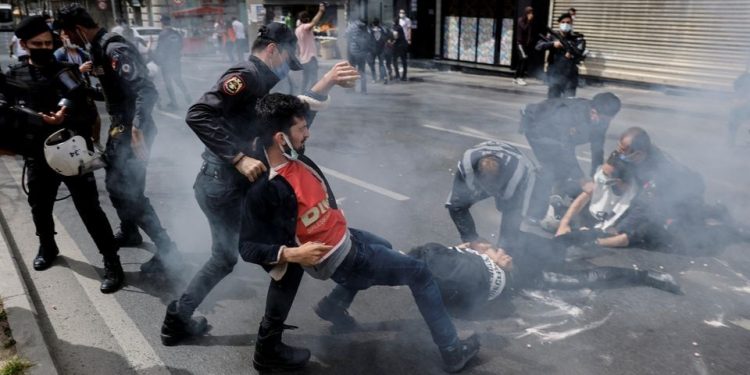 الشرطة التركية تقمع المظاهرات العمالية بمناسبة عيد العمال وتعتقل أكثر من 160 منهم