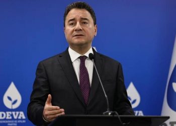 باباجان: أردوغان سيرحل بأزمة اقتصادية مثلما جاء بها قبل عقدين