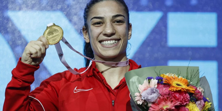 التركية أيشا تشاغرير تفوز بالميدالية الذهبية في بطولة العالم للملاكمة