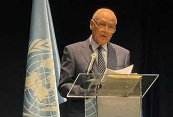 أبو الغيط يصل إلى مسقط لافتتاح أعمال المنتدى الثالث للمنافسة بالمنطقة العربية