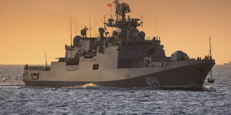 أوكرانيا تعلن تدمير سفينة عسكرية روسية بطائرة تركية