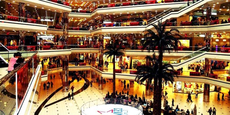 مصر تعلن تطبيق المواعيد الصيفية للمحال التجارية والمولات