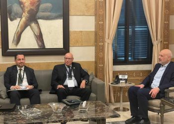 رئيس بعثة الجامعة العربية يلتقي  وزير الداخلية اللبناني 