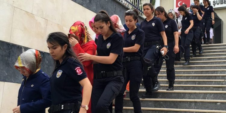 أكثر من 70 معتقلة في تركيا بتهمة الانتماء لحركة الخدمة