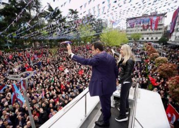 تركيا.. عمدة إسطنبول يفقد متابعيه على تويتر