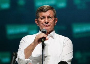 داود أوغلو: يجب ألا تغلق تركيا الباب أمام السويد وفنلندا لعضوية الناتو