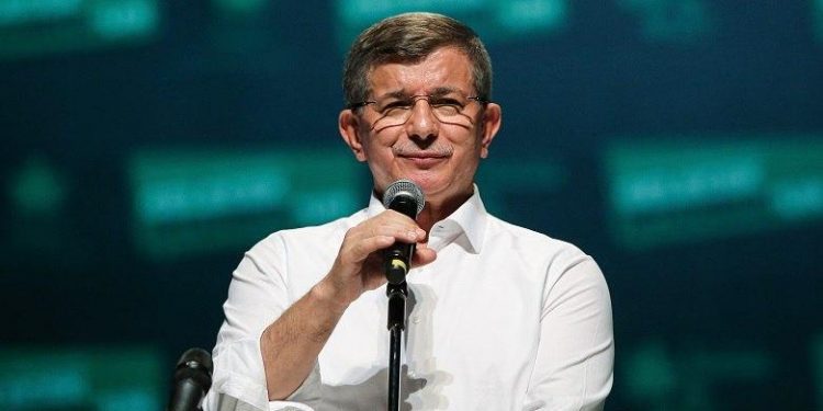 داود أوغلو: يجب ألا تغلق تركيا الباب أمام السويد وفنلندا لعضوية الناتو