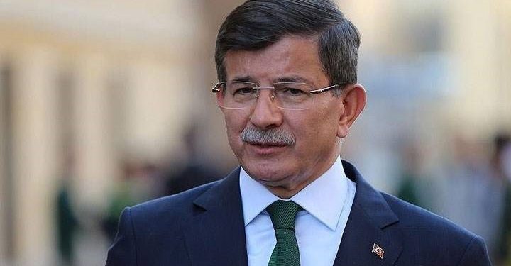 داود أوغلو: كيف تجرؤون على حظر الموسيقى الكردية؟