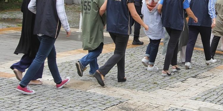 تركيا: تمديد اعتقال طالبات ونقل بعضهن إلى الطوارئ