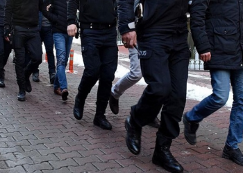 تركيا.. اعتقال موظفين في الخارجية بسبب الاتصال من هواتف عمومية