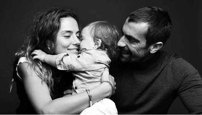 الممثل التركي إبراهيم تشيليكول ينفصل عن زوجته بعد 5 سنوات زواج