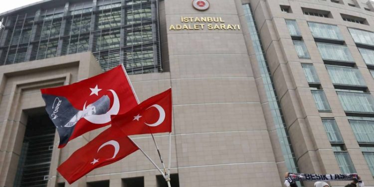 نقابات المحامين في تركيا تحتج على تزايد حظر الأنشطة الفنية