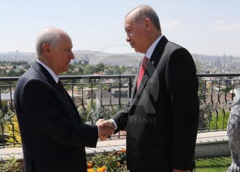 صحفي تركي: الانتخابات المبكرة “انتحار سياسي”