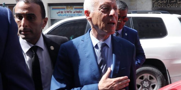 قوات الأمن التونسية تعلن إحباط محاولة اغتيال استهدفت الرئيس “قيس سعيّد”