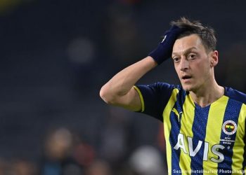 مسعود أوزيل: لن أعتزل كرة القدم