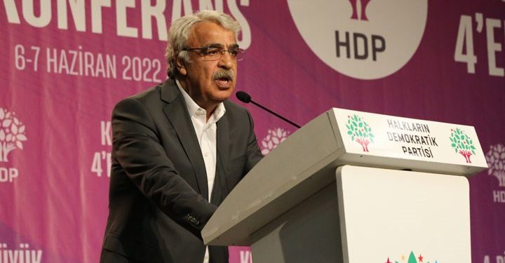 زعيم الحزب الكردي: الحل يكمن في تحالف ثالث