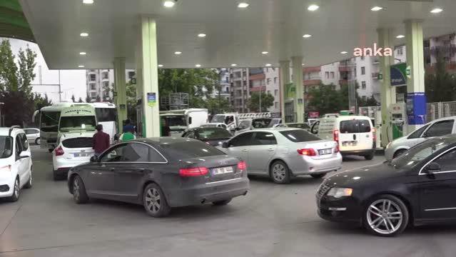 الأتراك يصطفون للحصول على الديزل قبيل تطبيق الزيادة الجديدة