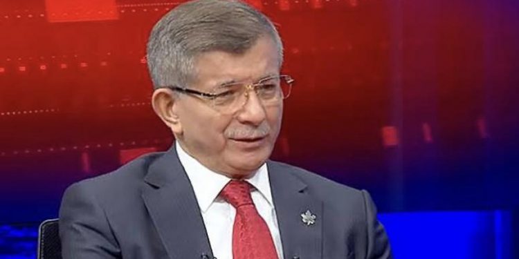 داود أوغلو: أقرب المقربين من أردوغان لا يثقون به