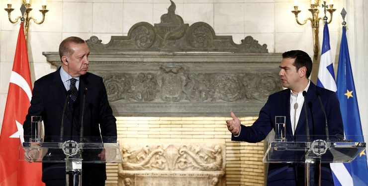 تسيبراس لأردوغان: الأزمة الاقتصادية لا تحل بالنزعة القومية المتطرفة