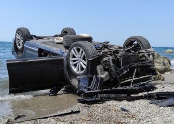 مواطن تركي يلقي بسيارته من المنحدر لهذا السبب!