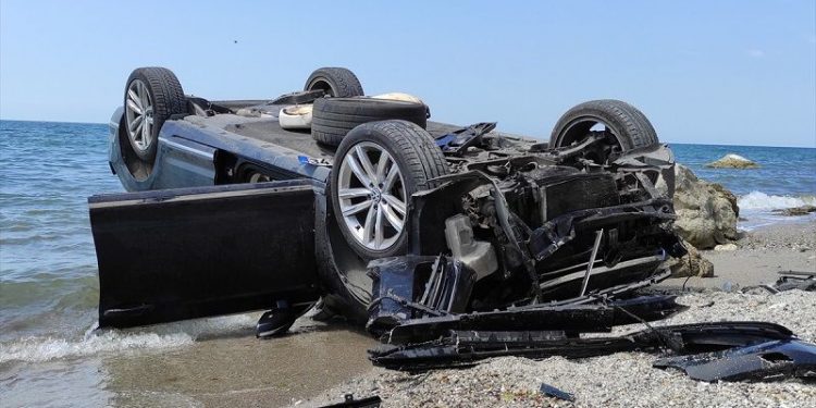 مواطن تركي يلقي بسيارته من المنحدر لهذا السبب!