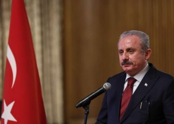 رئيس البرلمان التركي: نجهز لبلادنا الدستور المدني!