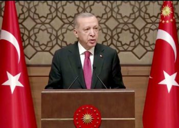 أردوغان: تحملوا عبء التضخم في تركيا لفترة قليلة!