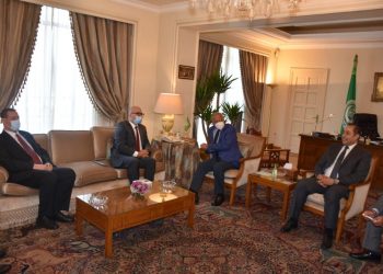 وزير شئون القدس يزور الجامعة العربية