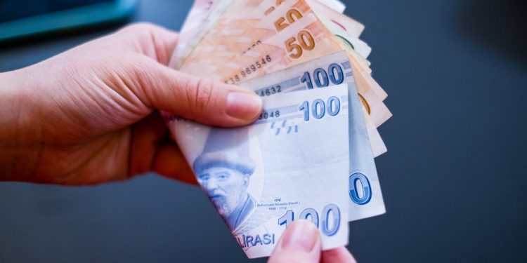 المعارضة تعترض علي الحد الأدنى للأجور في تركيا واعتبره “غير كاف”